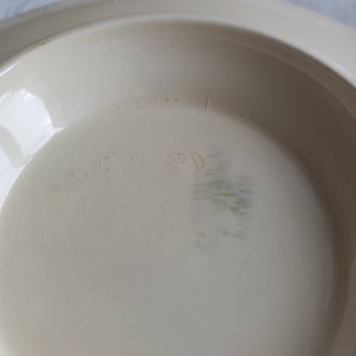 2 plates on Sarreguemines pedestal