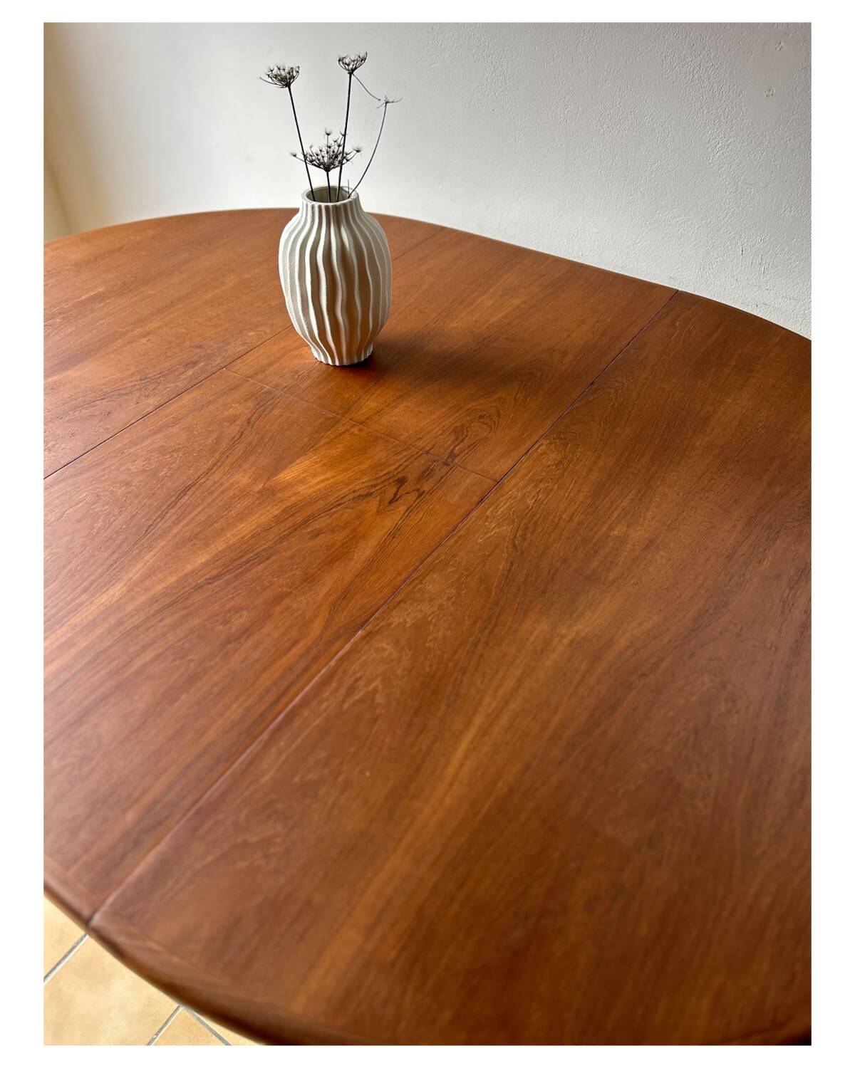 1960s extendable round table