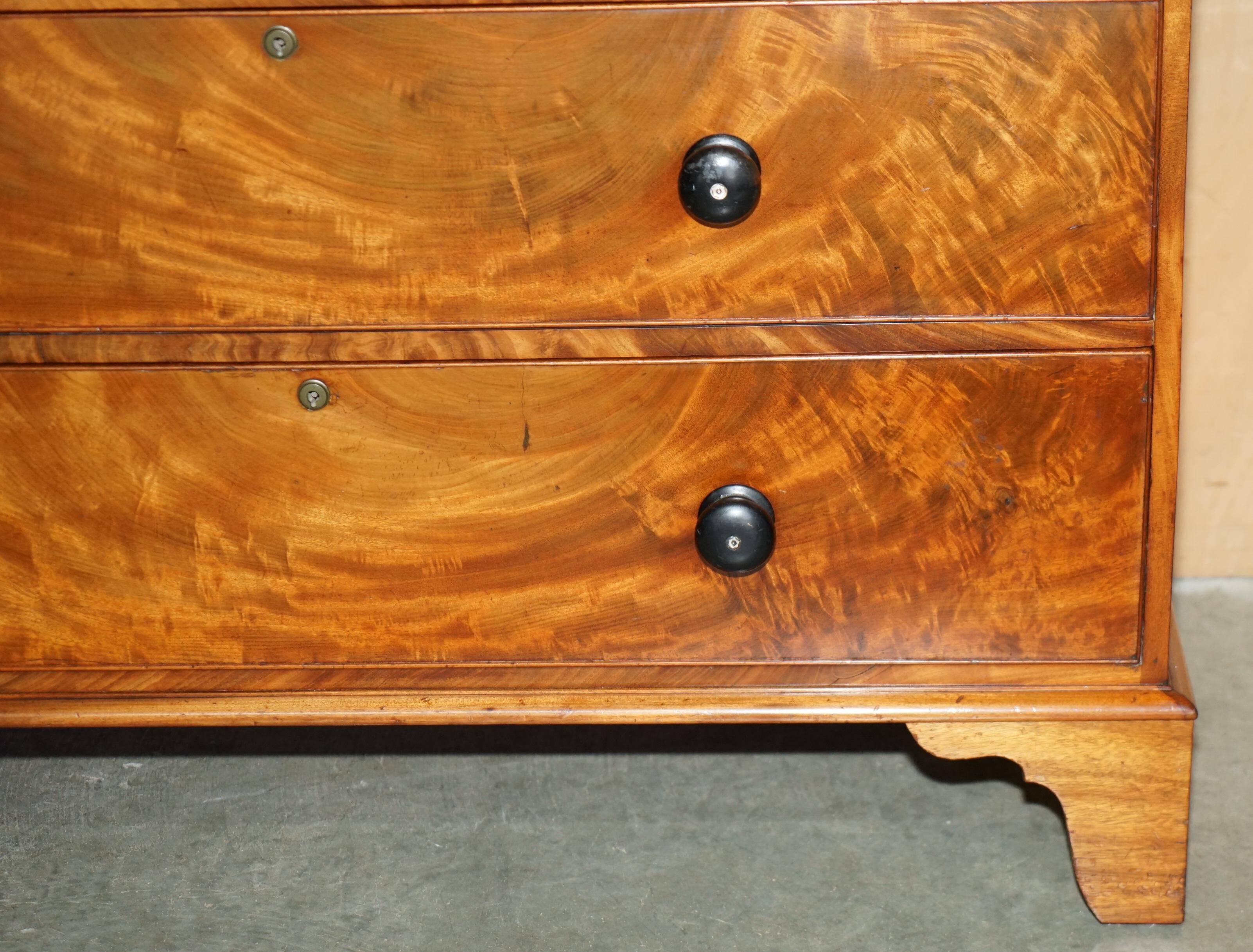 Victorian Chest of Drawers in Satin Walnut, Circa 1860