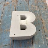 Lettre d’enseigne B
