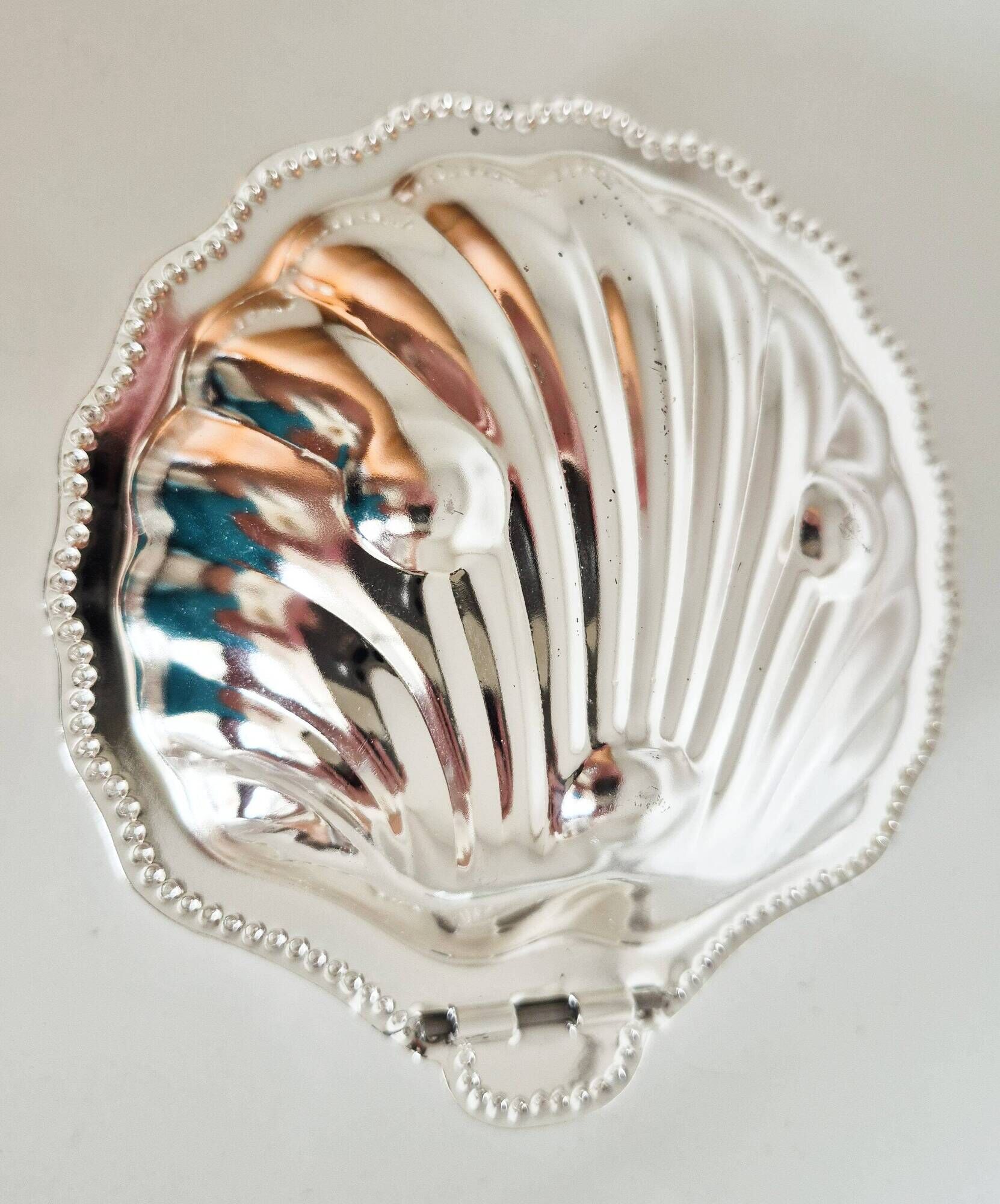 Silver-plated scallop shell butter dish