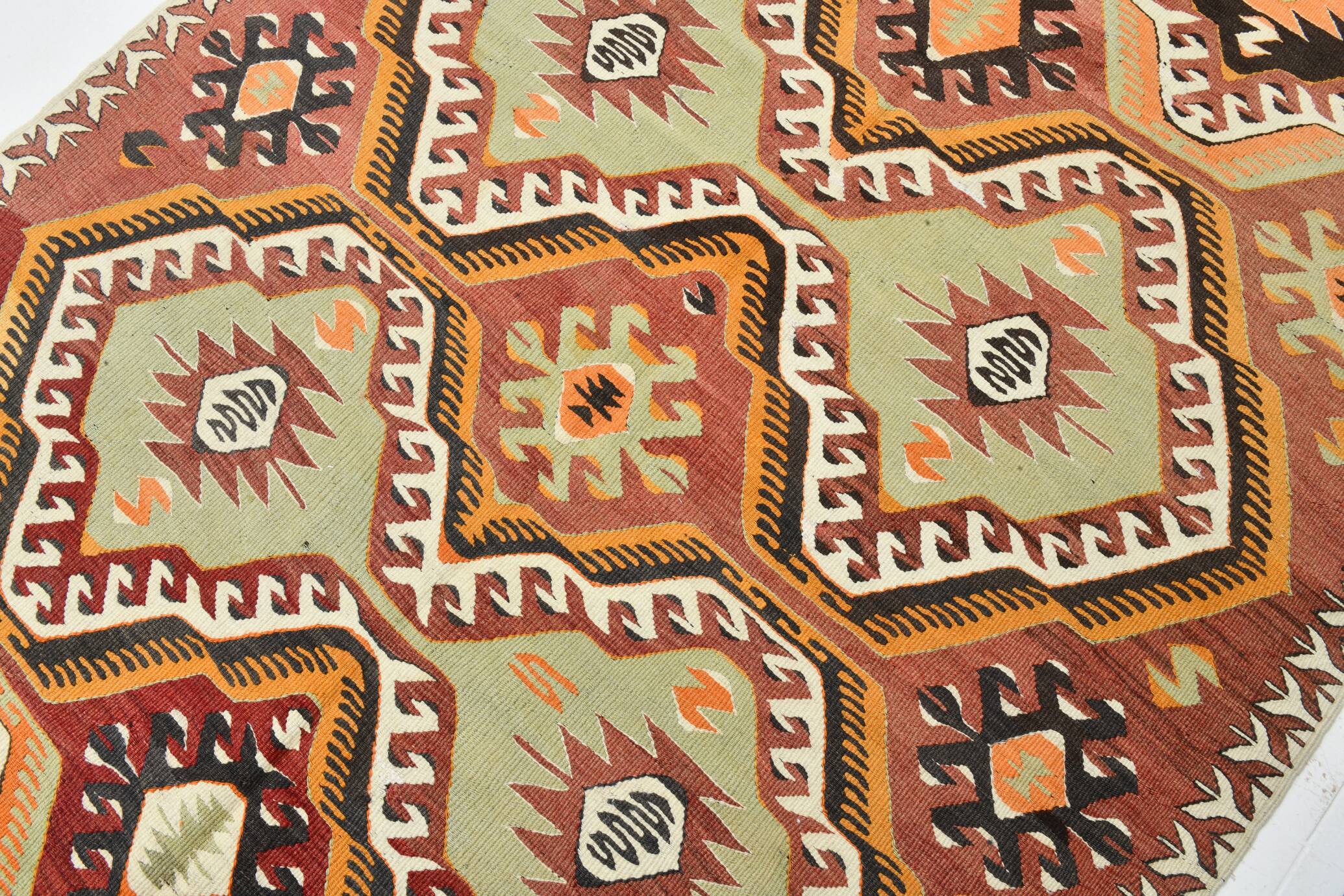 Tapis kilim vintage géométrique fait main – Explosion de motifs ethniques