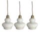 Lot de trois suspensions scandinaves en opaline blanche