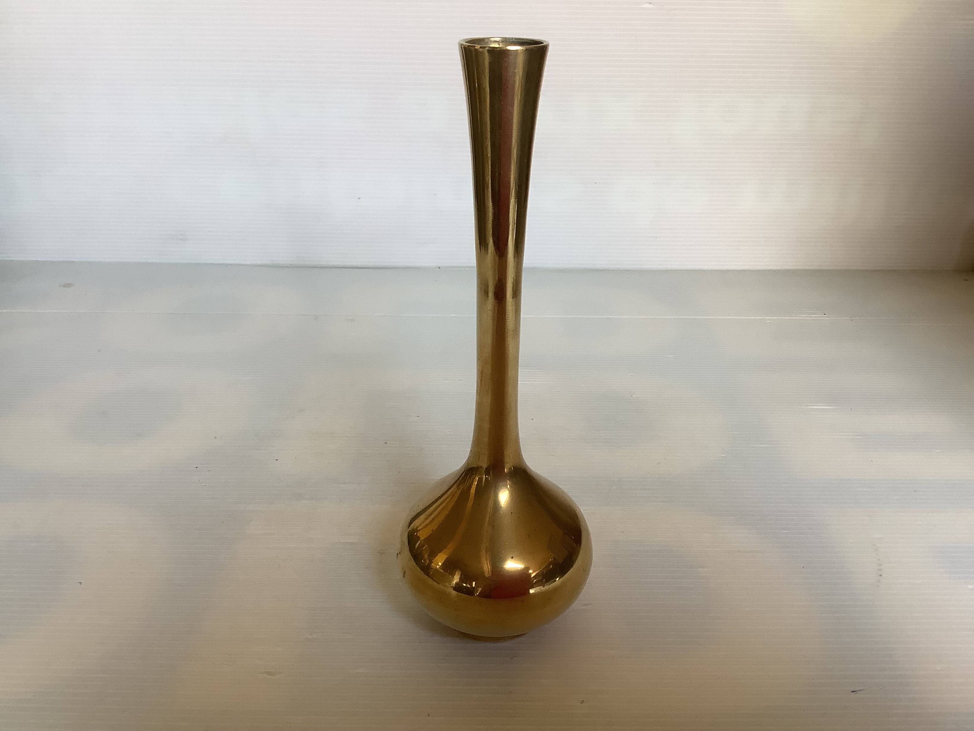 Vase soliflore en laiton