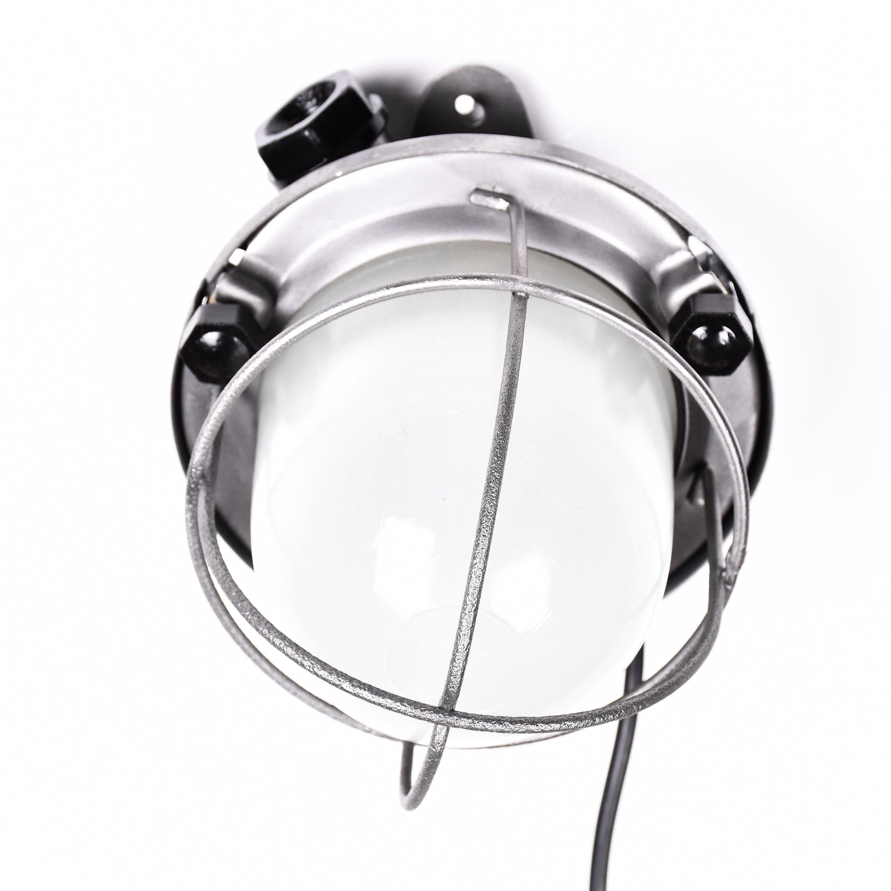 Industrial wall lamp