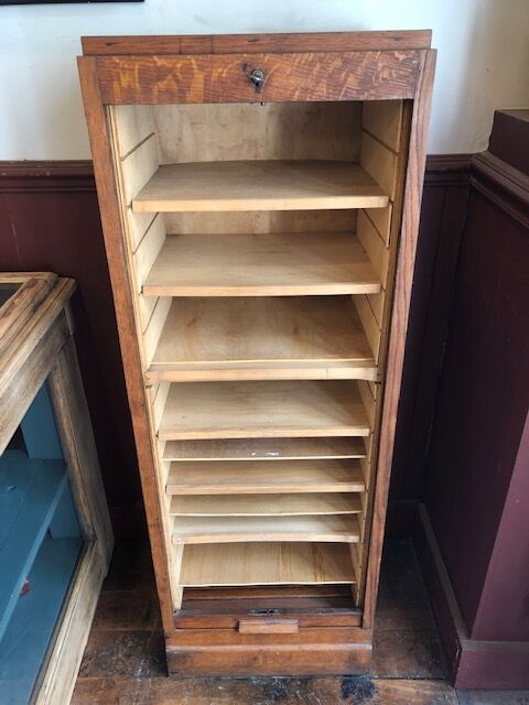 Shuttered storage column