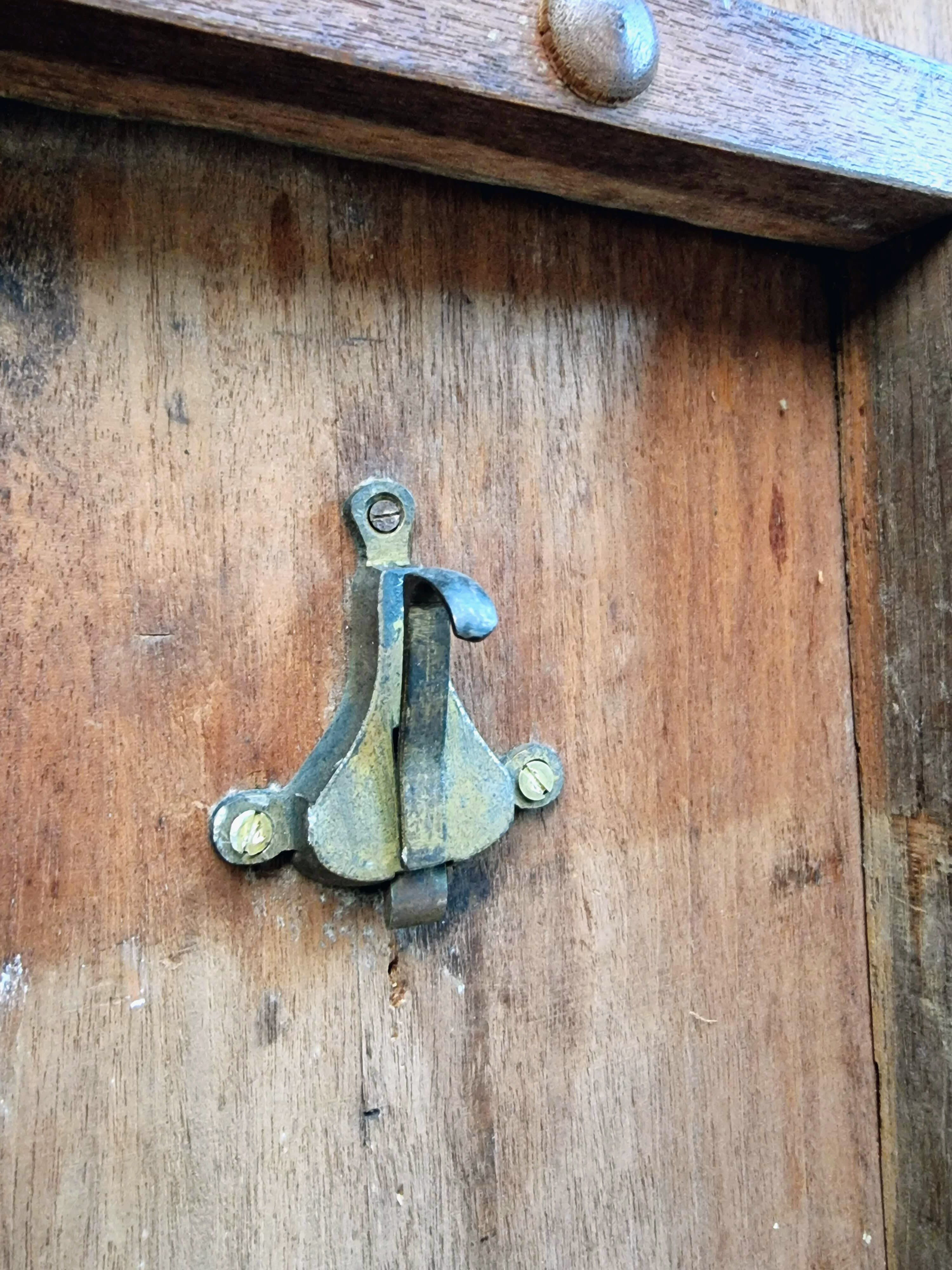 Antique table round dining table 19th century tilt top table