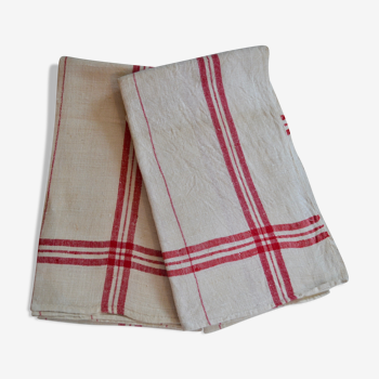 Suite of two old towels in cotton and linen in red battens
