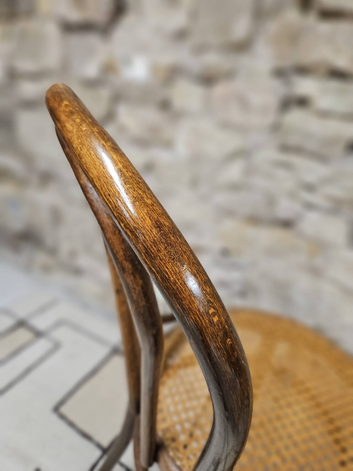 Pair of Thonet austria Nr 18 curved wood bistro chairs