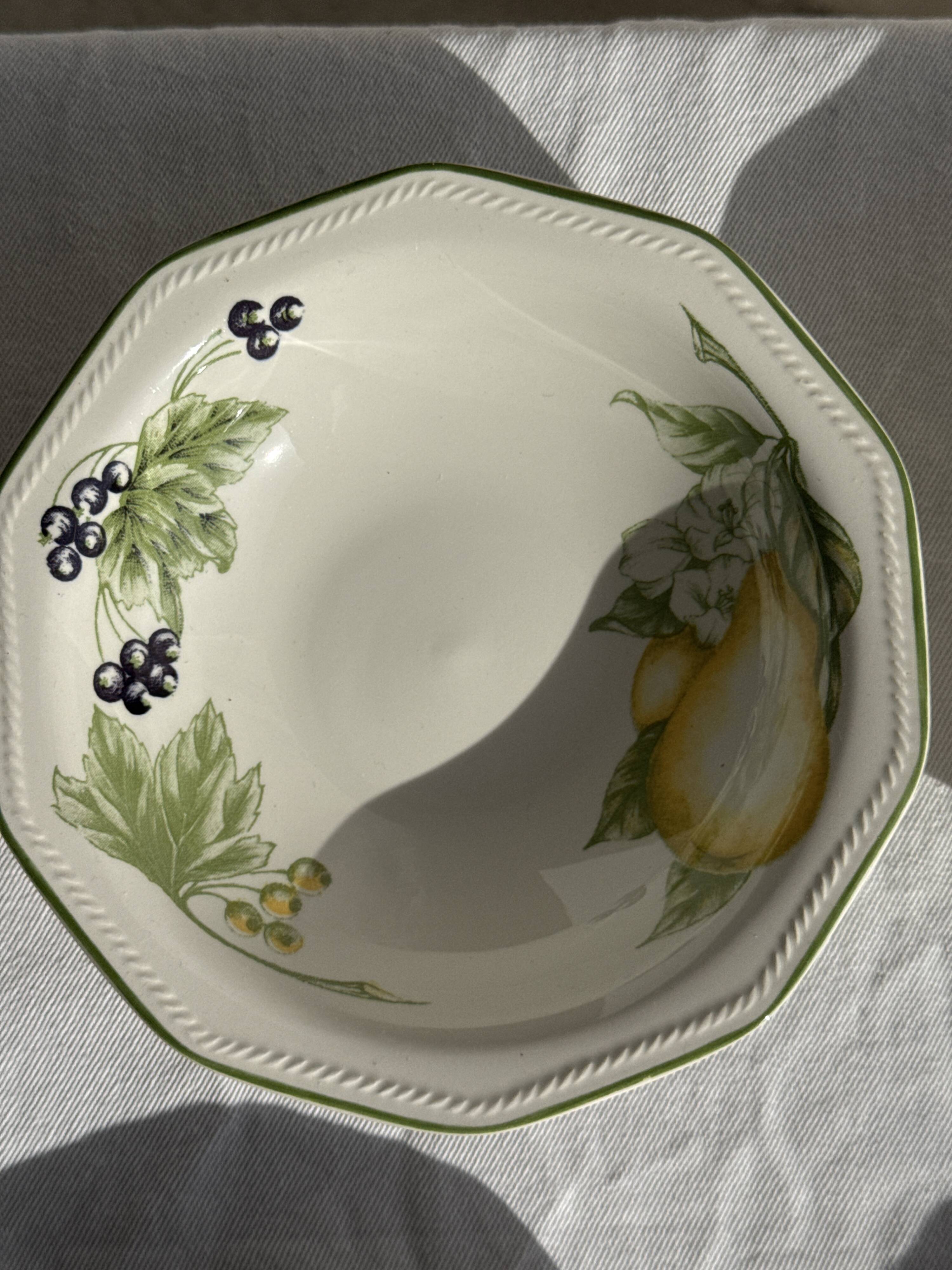 Set of 11 fruit-patterned bowls The Chartwell Collection England D17