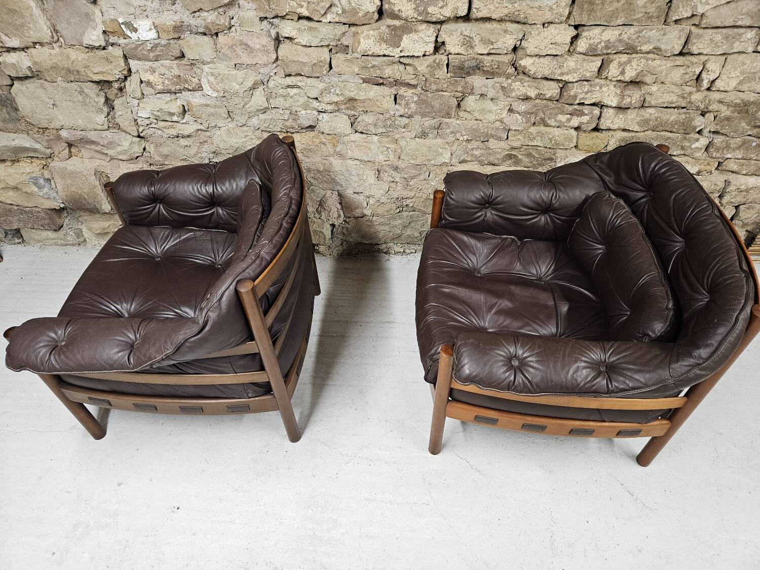 Paire de fauteuil vintage cuir Coja Suède 1960"