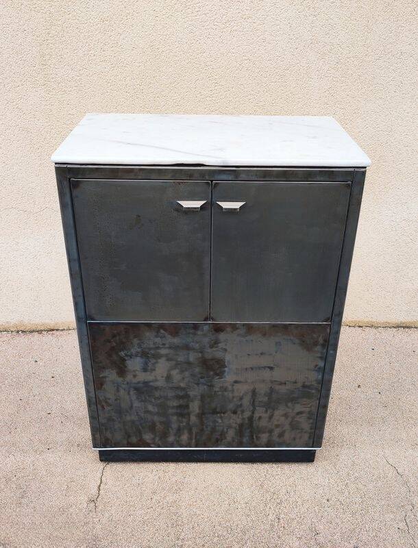 Vintage dentist furniture – Industrial style, steel, marble, ideal for lofts and workshops.