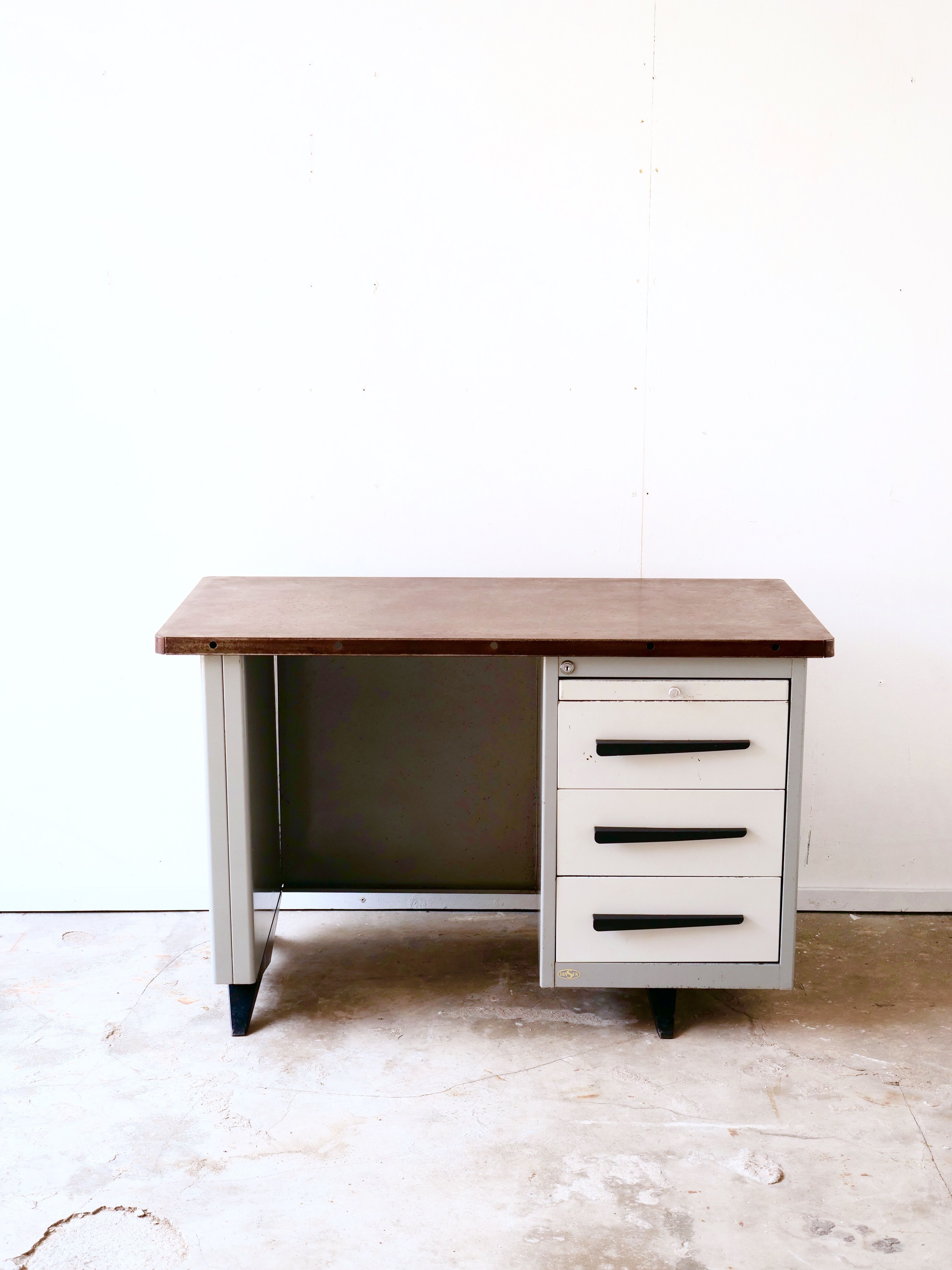 Bureau geomètrique de style industriel sansen