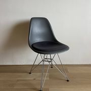 Lot of 4 original Eames DSR chairs by Vitra – with cushion