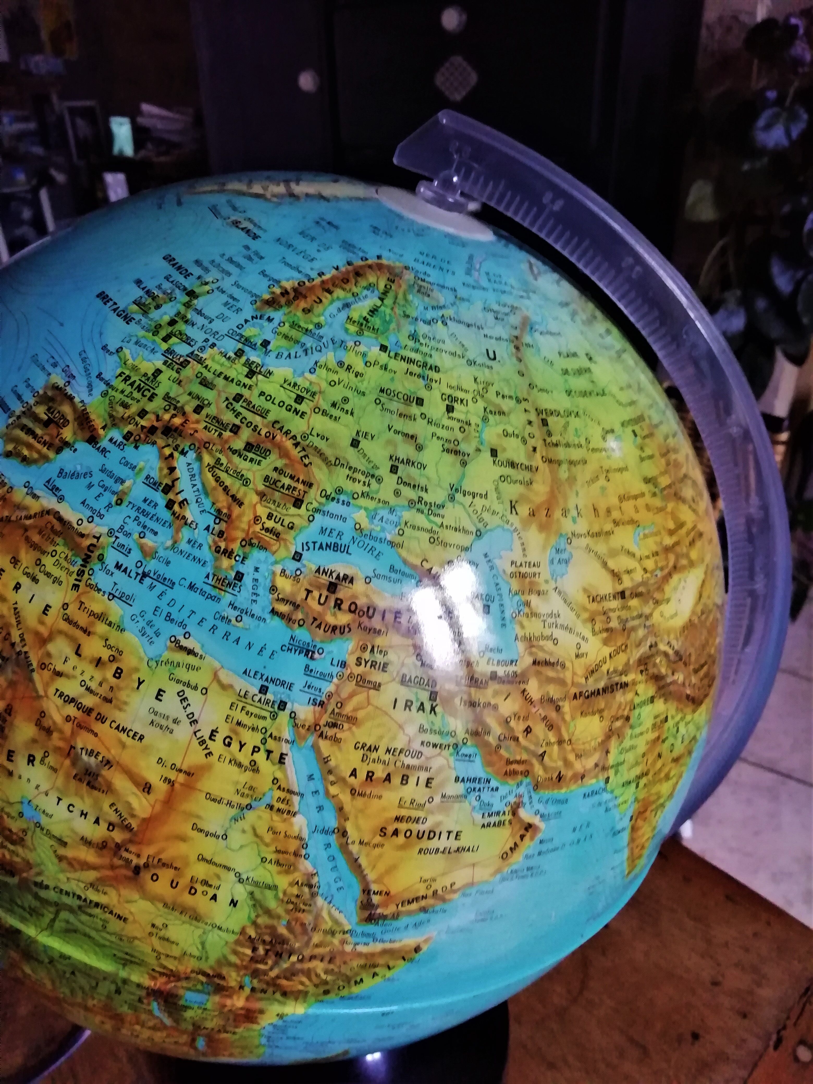 Bright globe of the 1970s