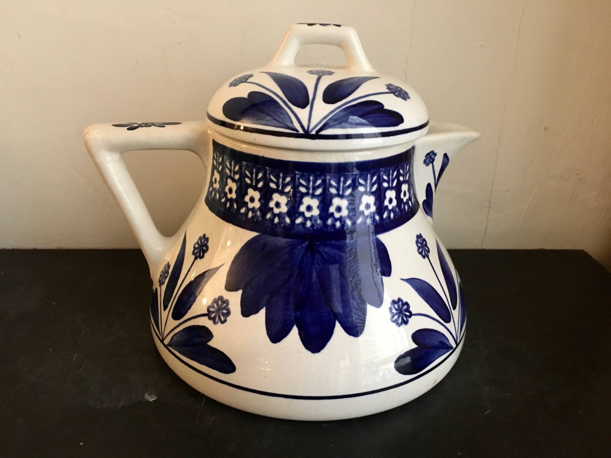 Villeroy & Boch Wallerfangen teapot, Saar basin, 1920, Art Deco