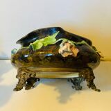 Cache pot, Napoleon III jardinière from the 19th century in barbotine and bronze.