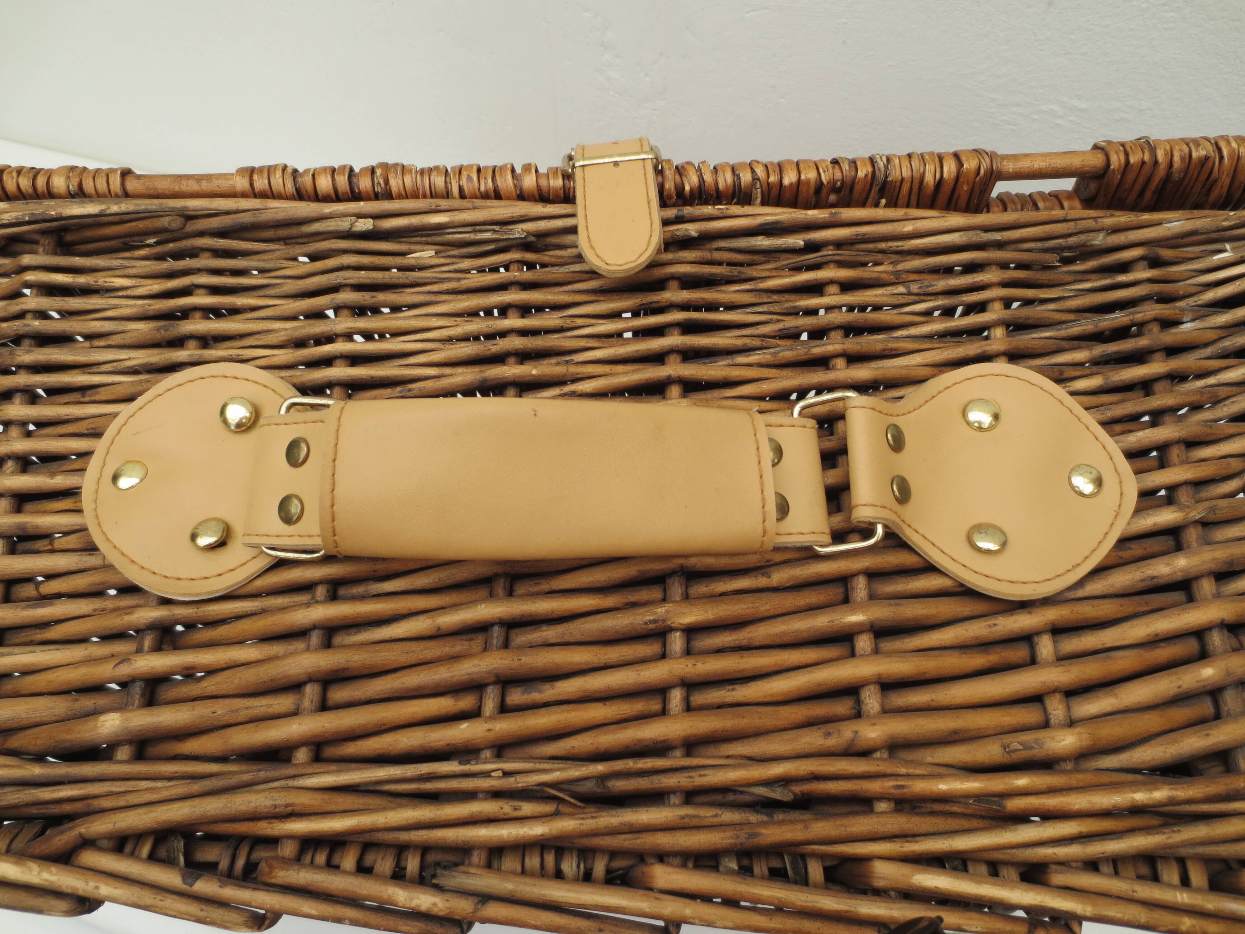 Rectangular wicker trunk