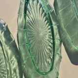 Ensemble de 5 petits plats en verre
pressé vert - Style Art Déco / Vin