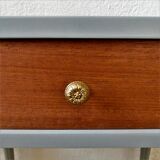 Bedside table with fluted spindle legs