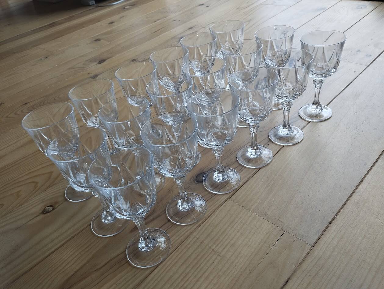 Service of 18 crystal glasses "Auteuil" – Cristal d'Arques – France