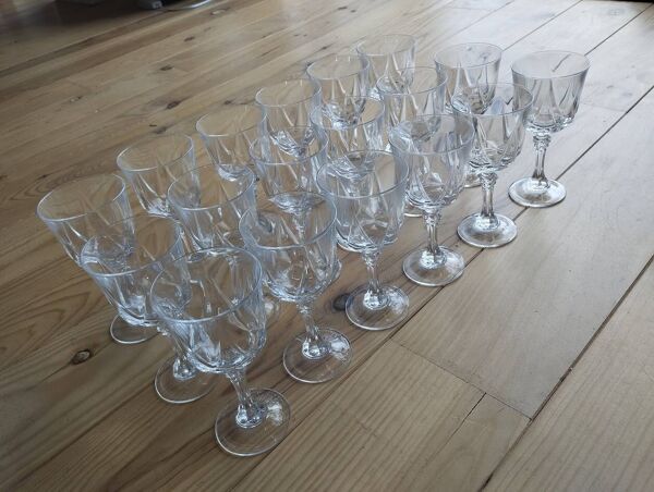 Service de 18 verres en cristal ''Auteuil'' – Cristal d'Arques – France