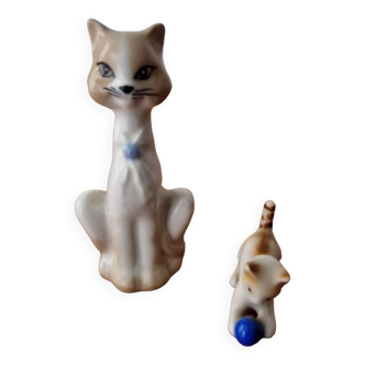 2 chats en porcelaine anglaise