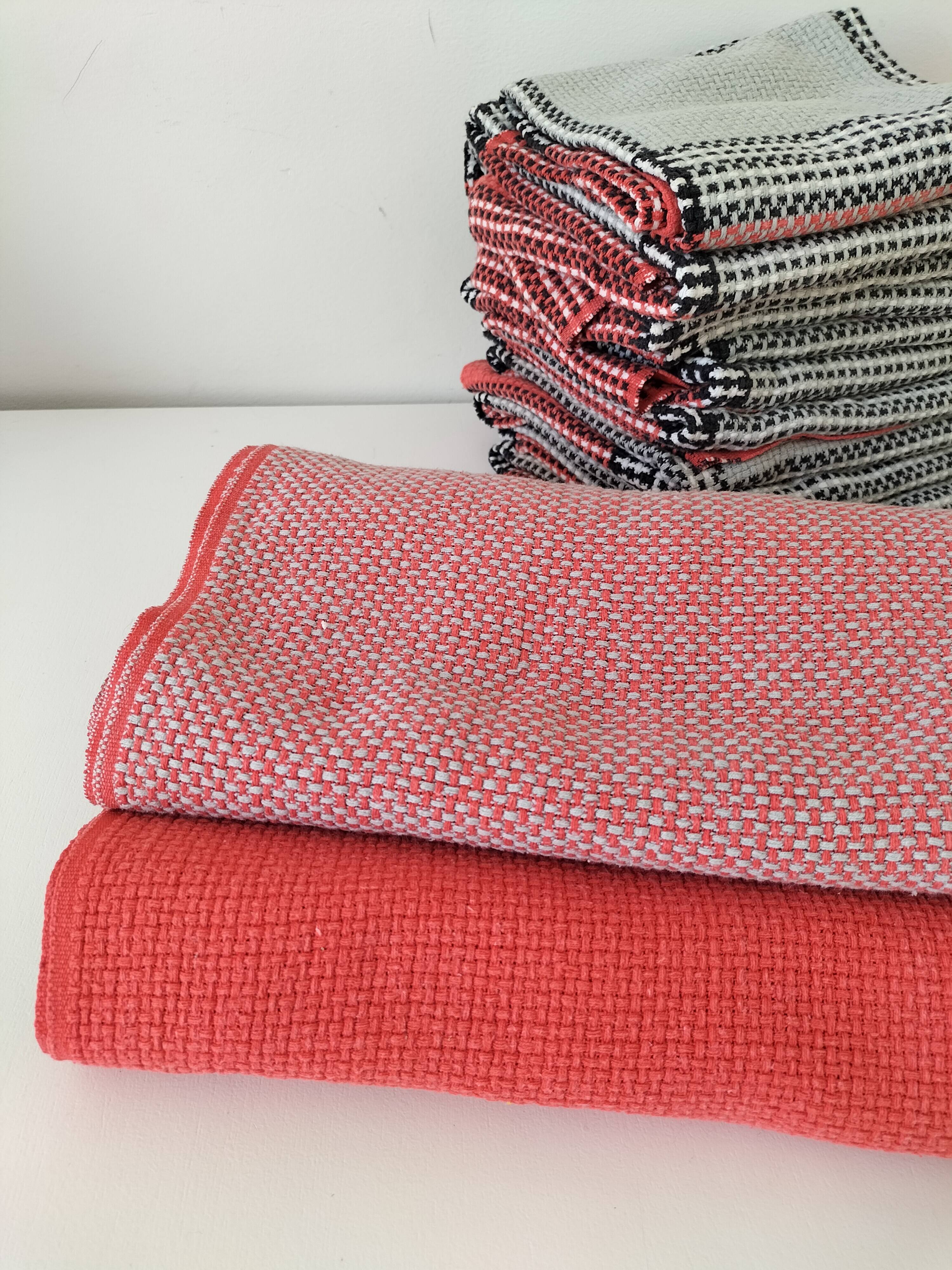 Coral and grey tablecloth and 12 napkins, retro Scandinavian style, 1960s