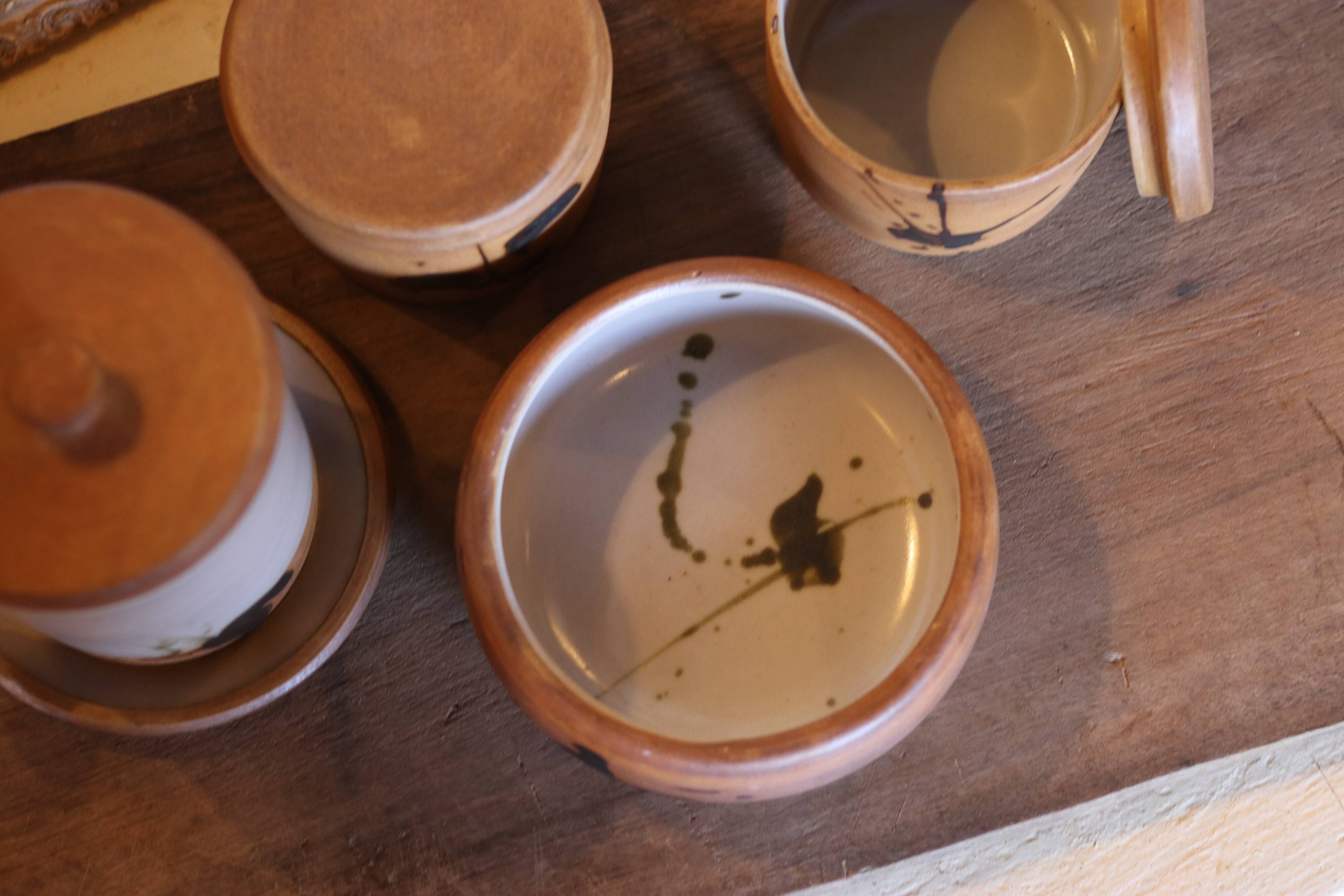Service en grès tachiste, Poterie de la Colombe, années 50/60