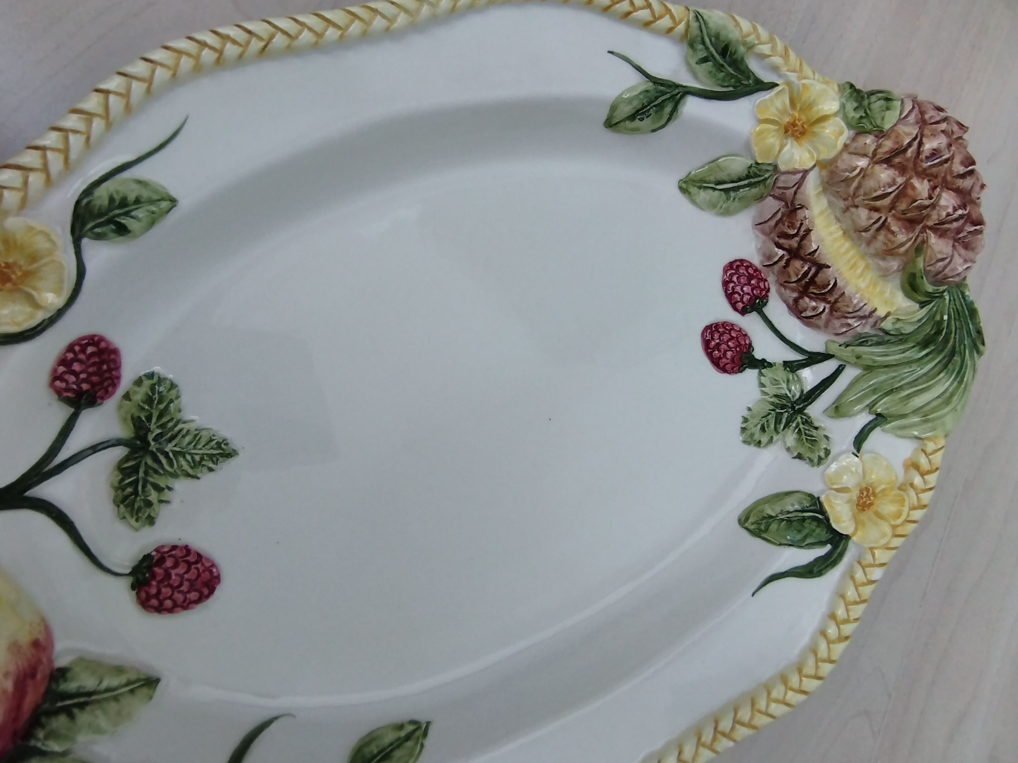 Serving dish in slip