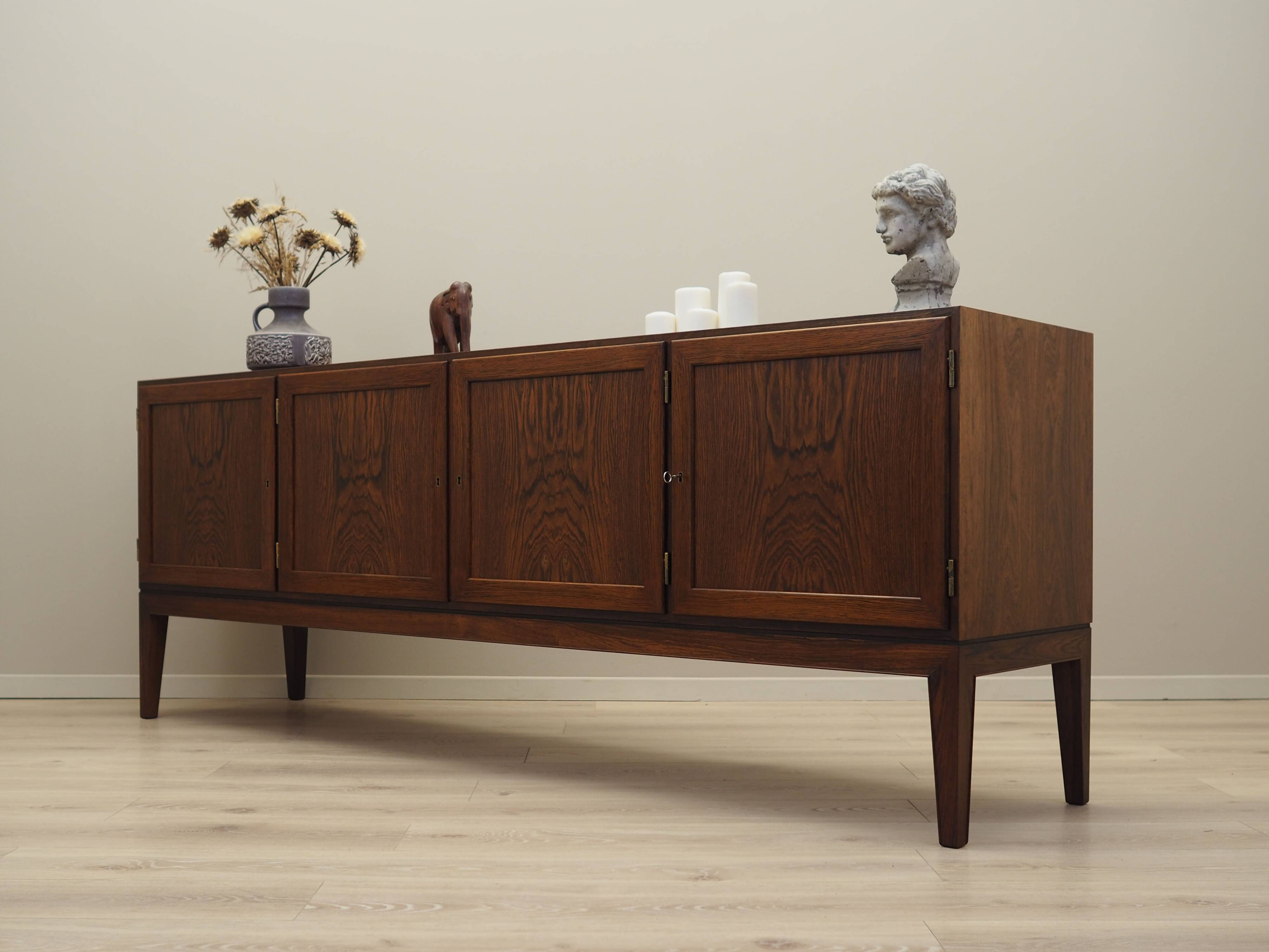 Enfilade en palissandre, design danois, années 1960, designer : Severin Hansen, produit