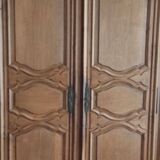 Armoire ancienne en bois massif
