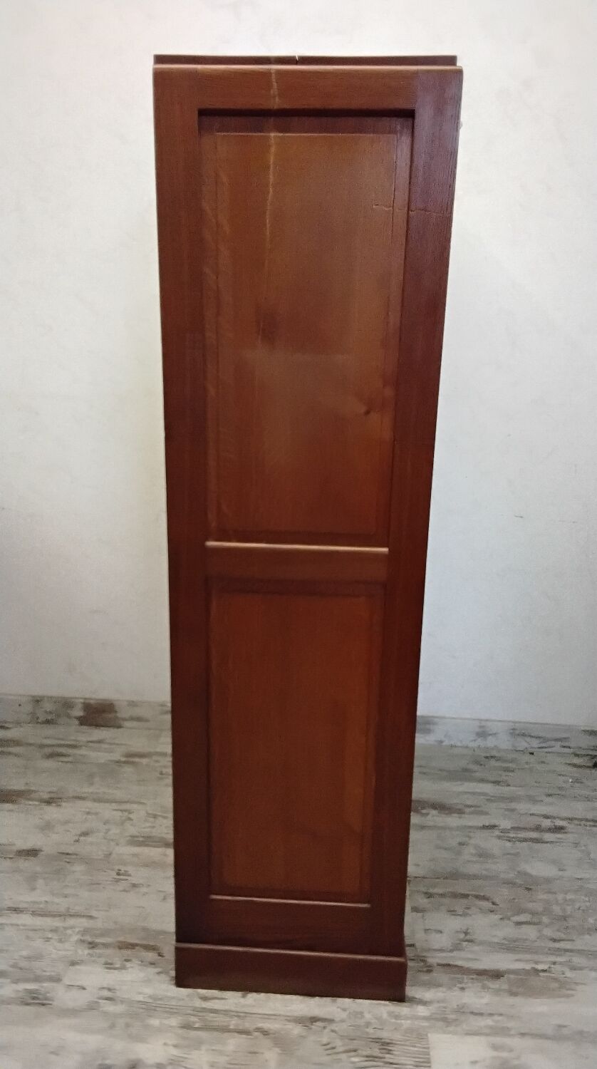 Double curtain cabinet