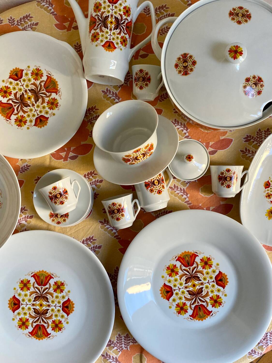 Seventies porcelain service