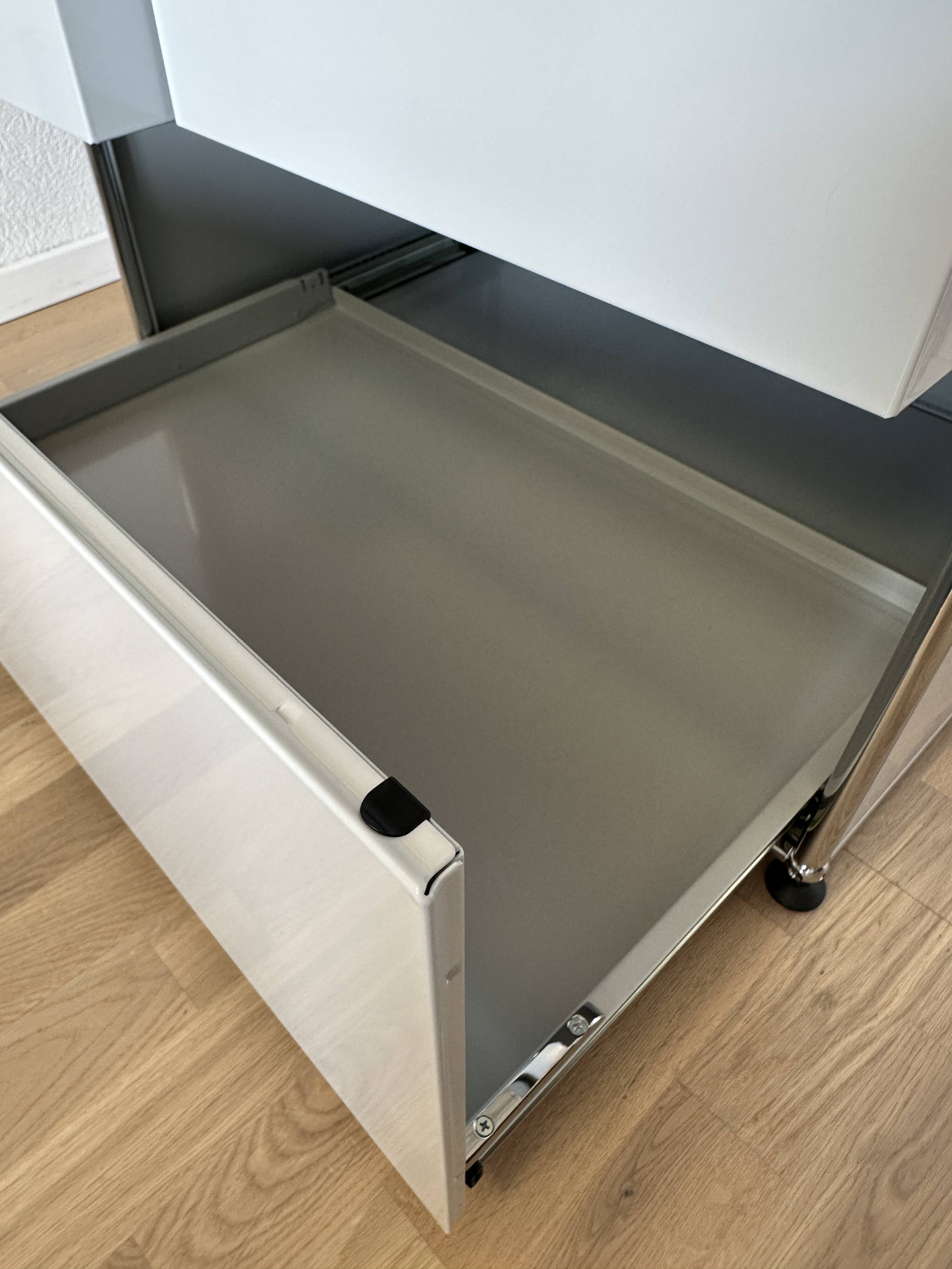 USM Haller Commode in Light Grey