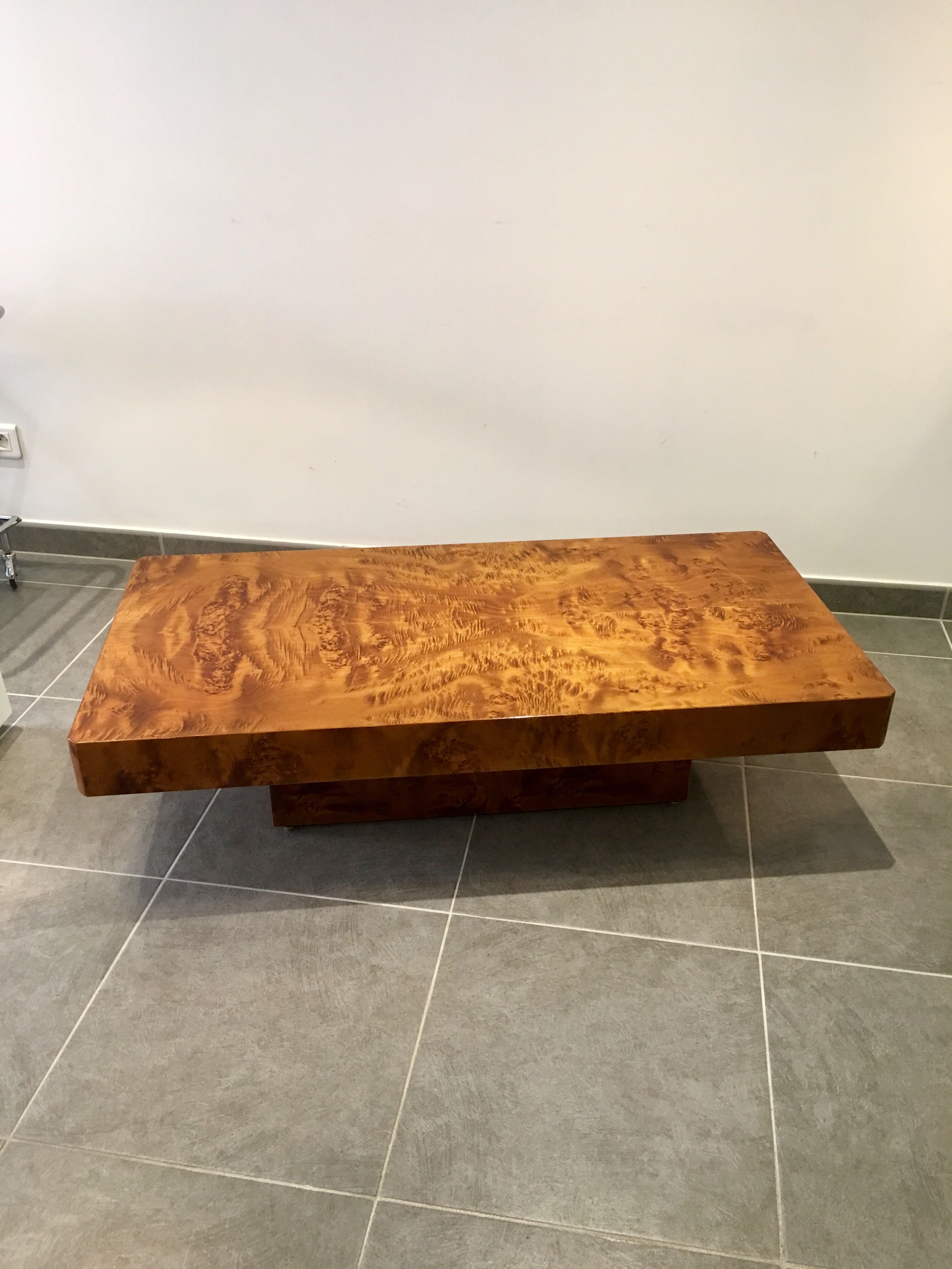 Table basse en loupe d’orme, 1970