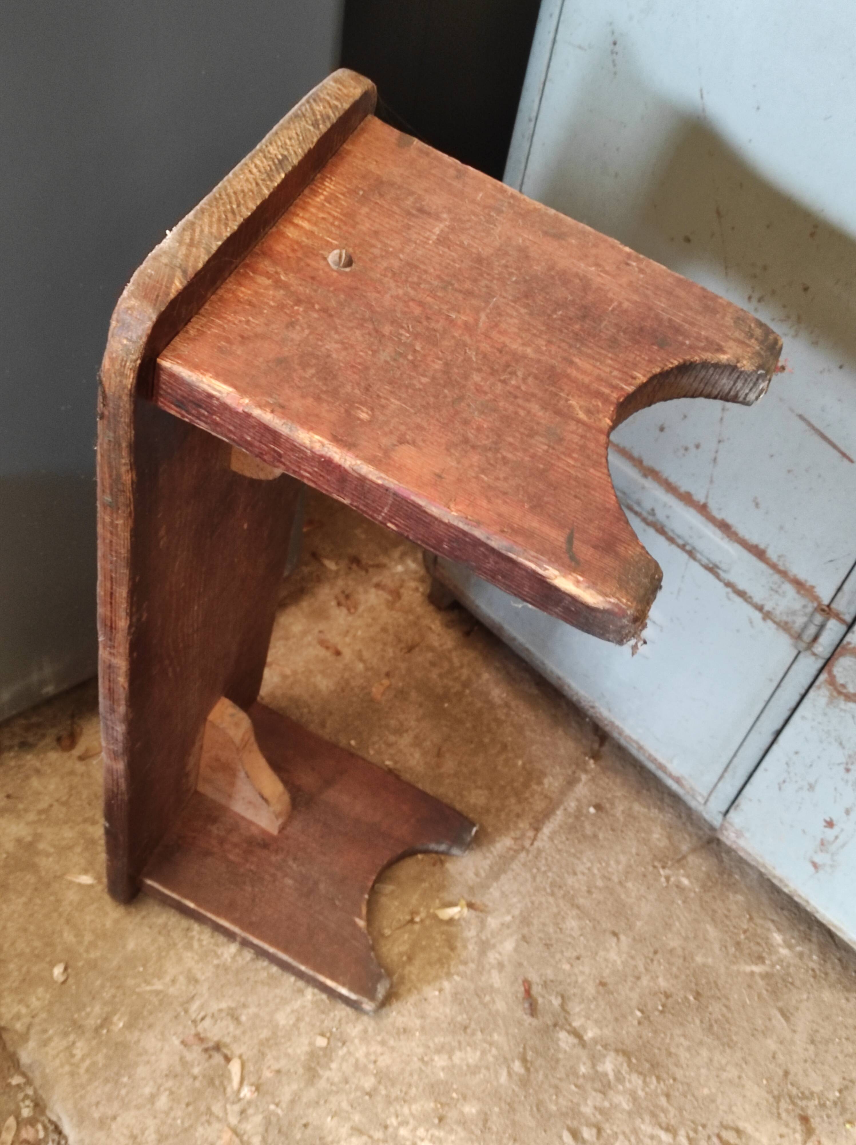 Small workshop bench in fir