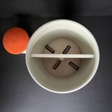 Apparatus for making crushed ice