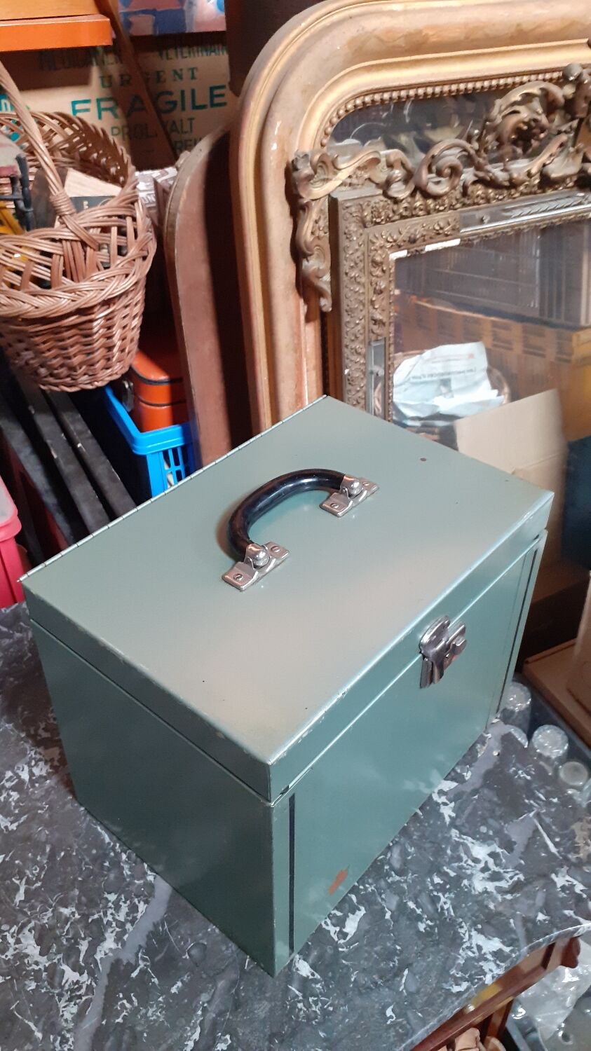 Metal storage box