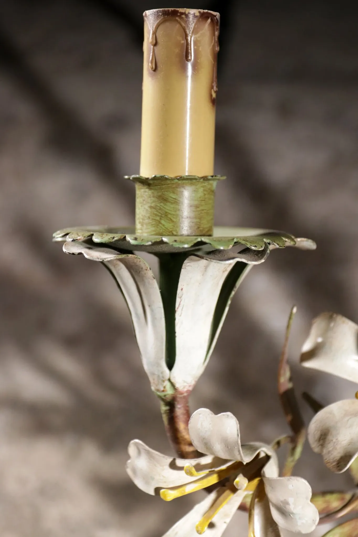Mid-century Italian metal flower wall lamp