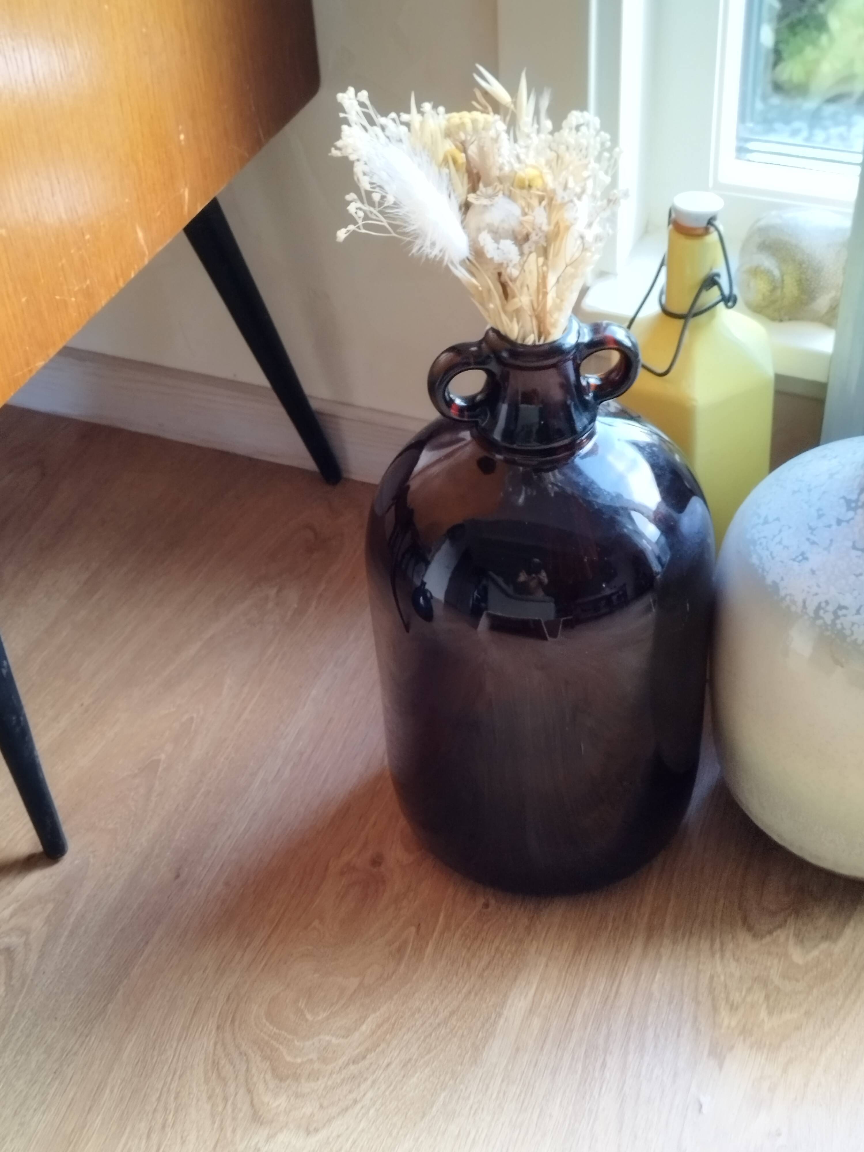 Amber glass cylinder with 2 handles