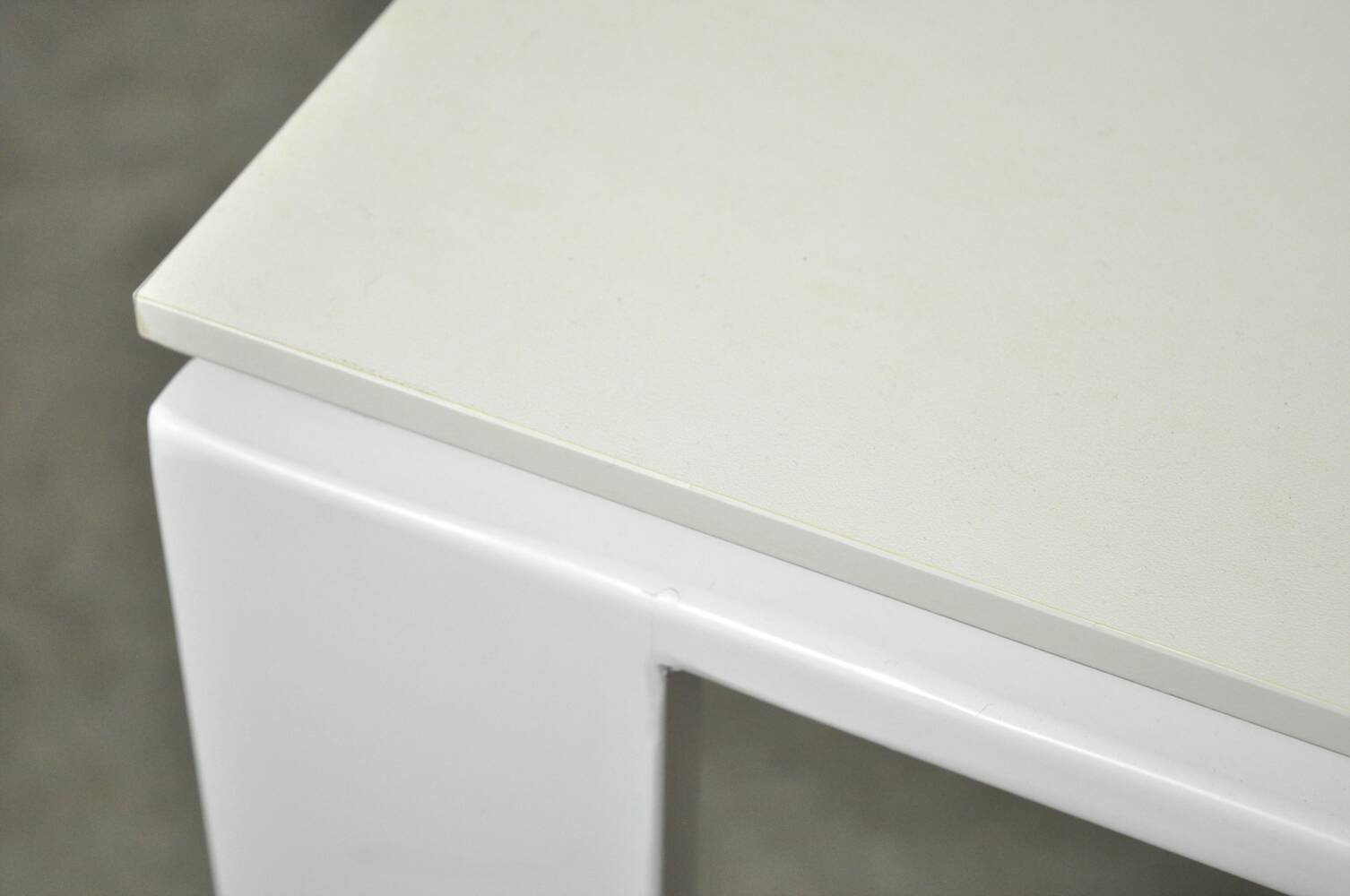 KARTELL / Table à manger italienne moderne vintage blanche / Ferruccio Laviani / 2000