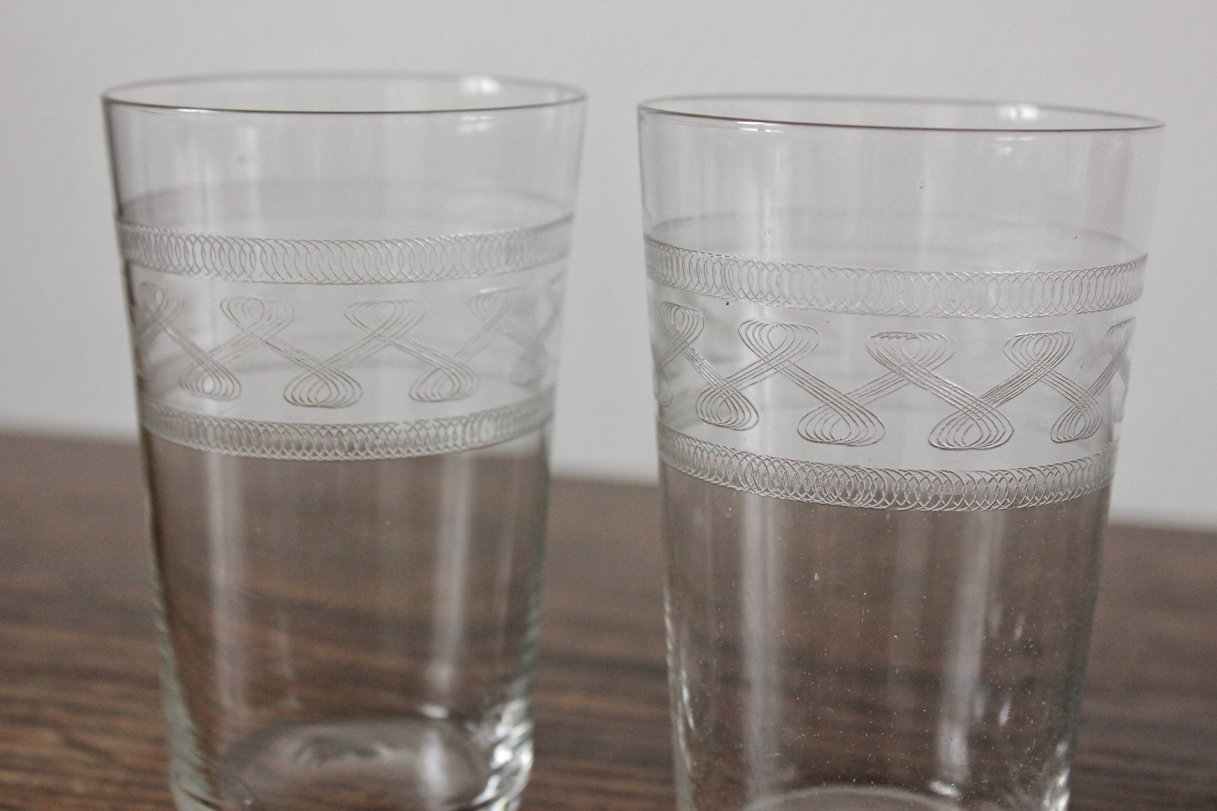2 gobelets verres à eau en verre ancien gravé du XIXe
