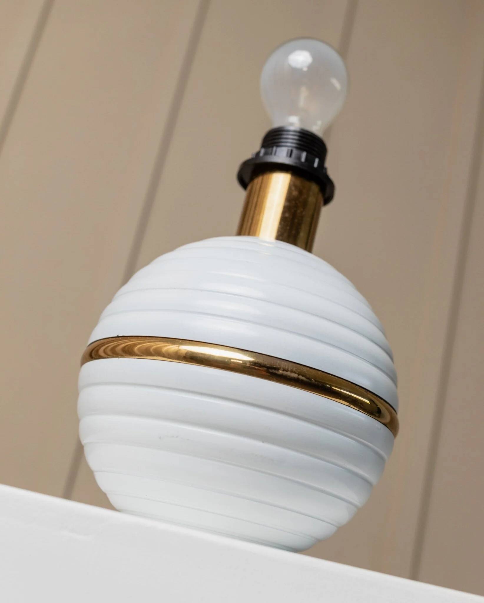White Ceramic Table Lamp with Gold Band, Italy 1980s – Hollywood Regency Vintage