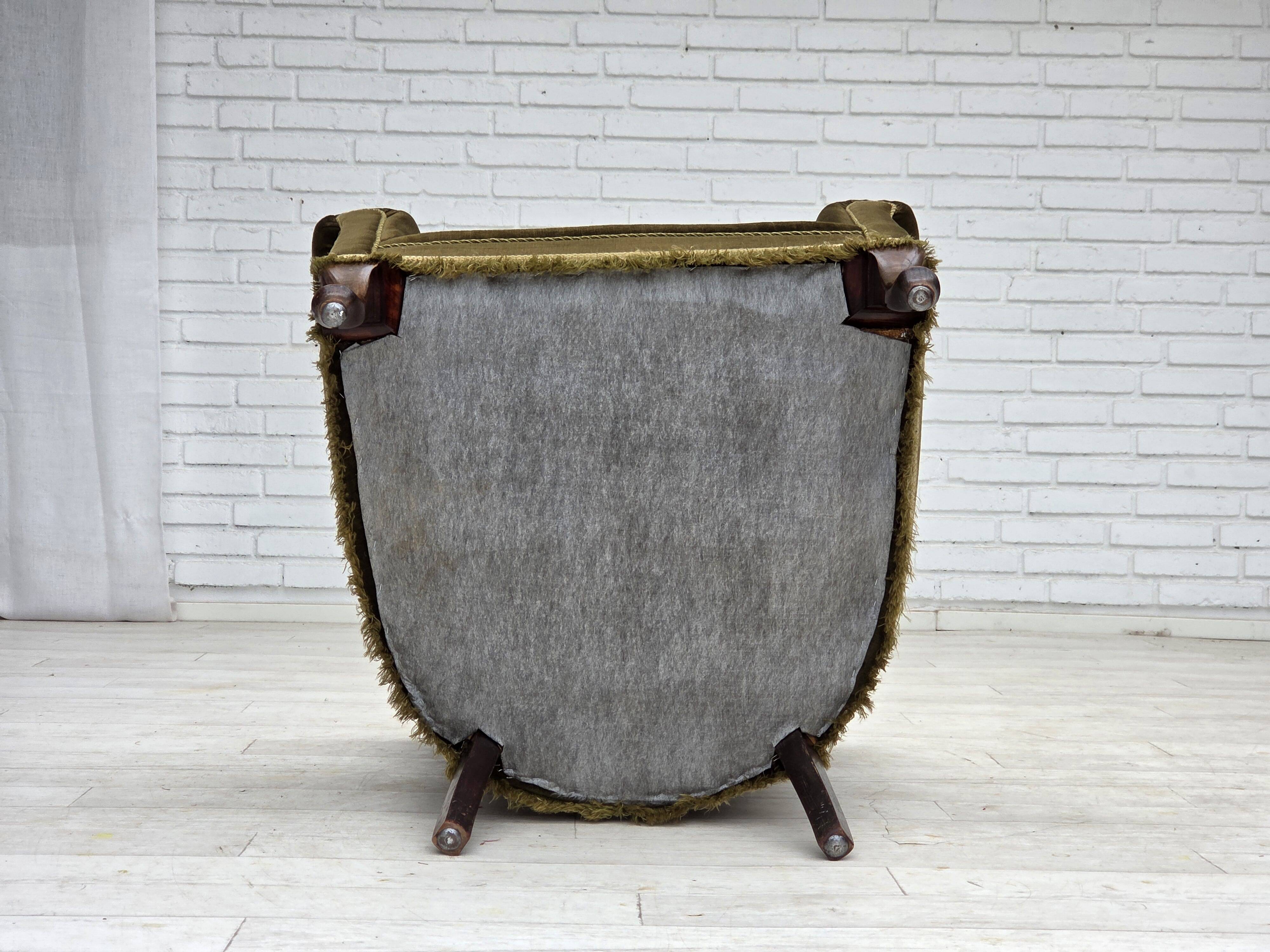 Fauteuil scandinave des années 1950, velours vert, bois de frêne.