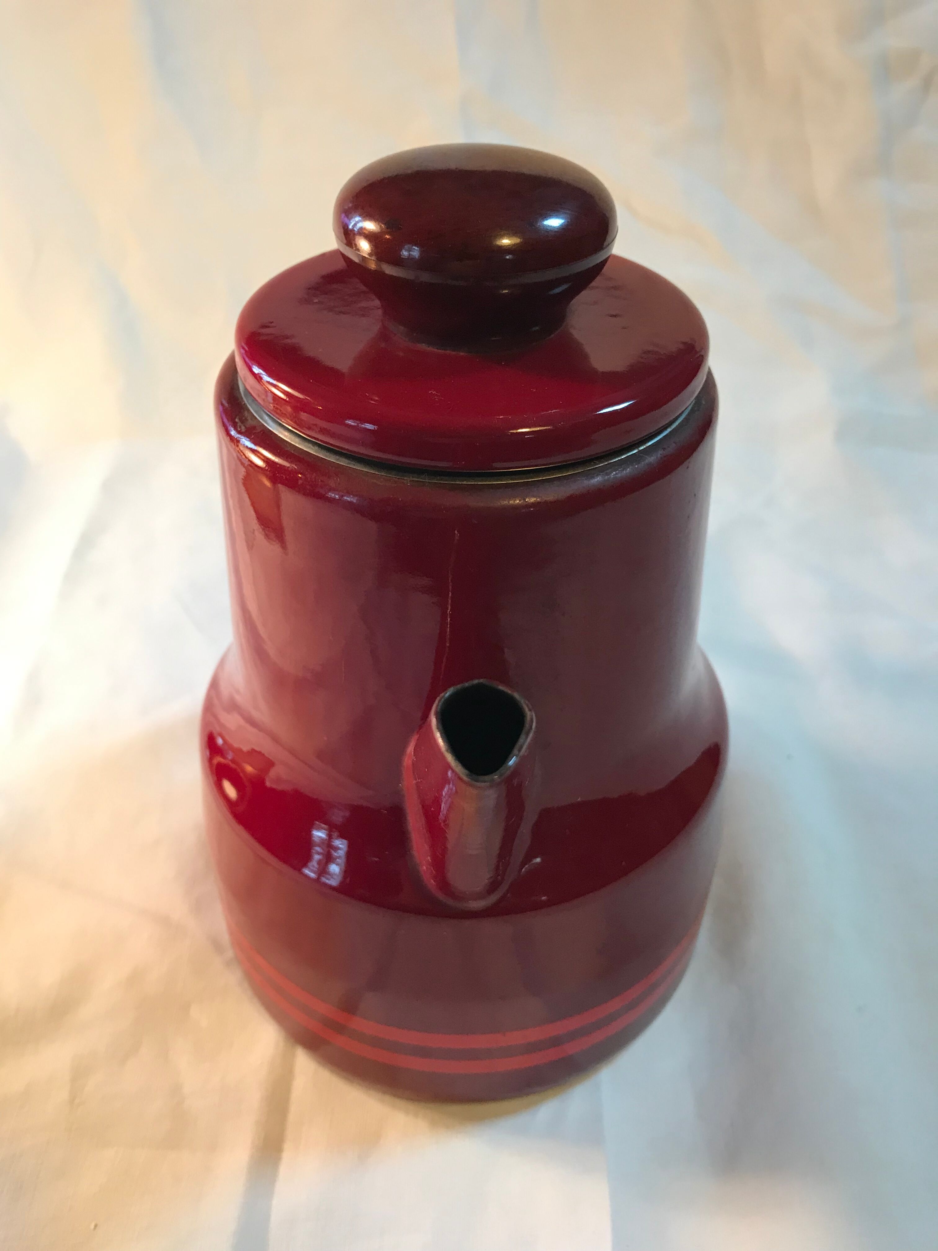 Vintage coffee maker in enamel and bakelite