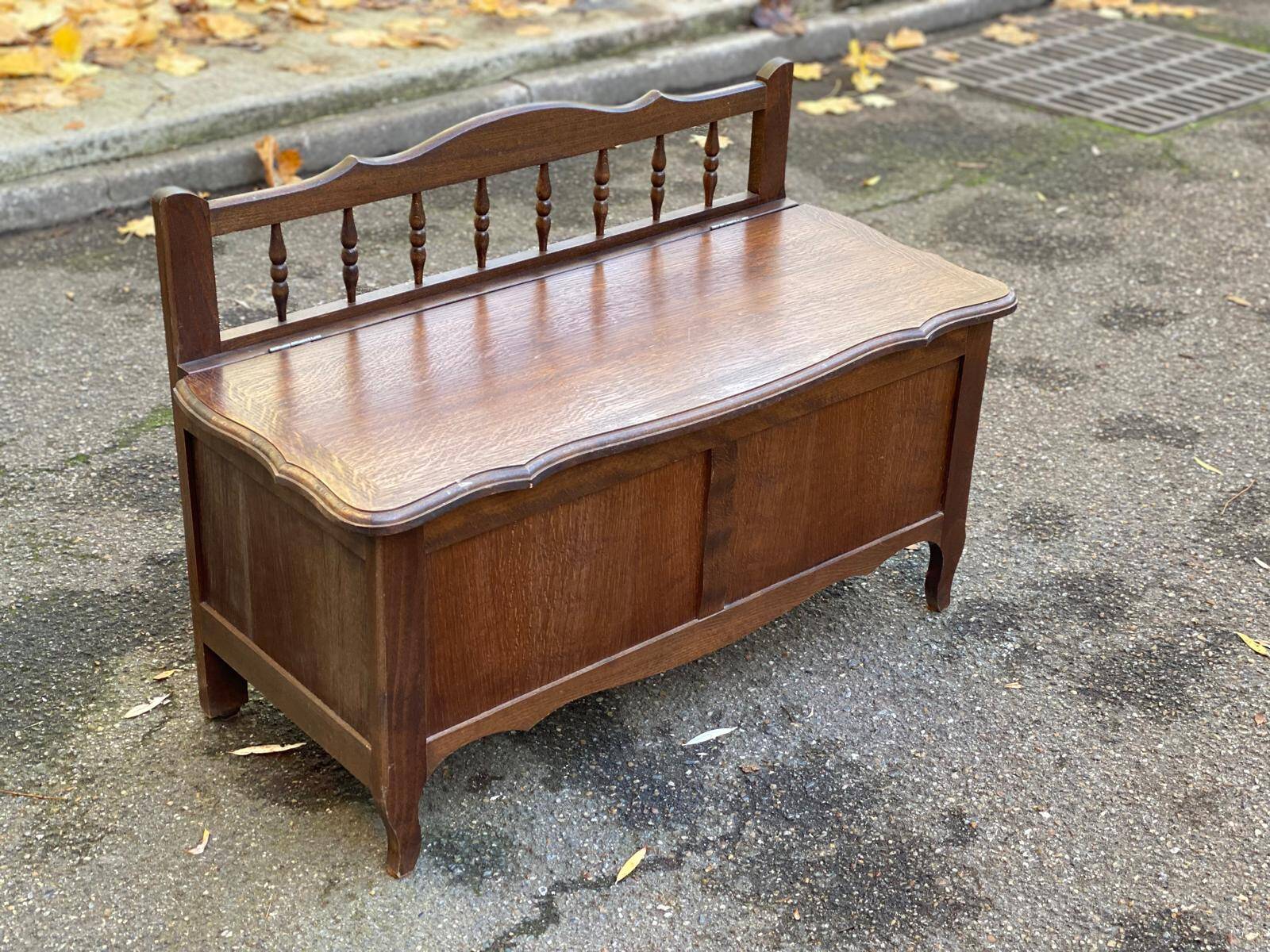Louis XV oak storage bench from the 1950s