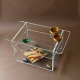 Table basse, meuble d’appoint sur roulette en Plexiglas  1970