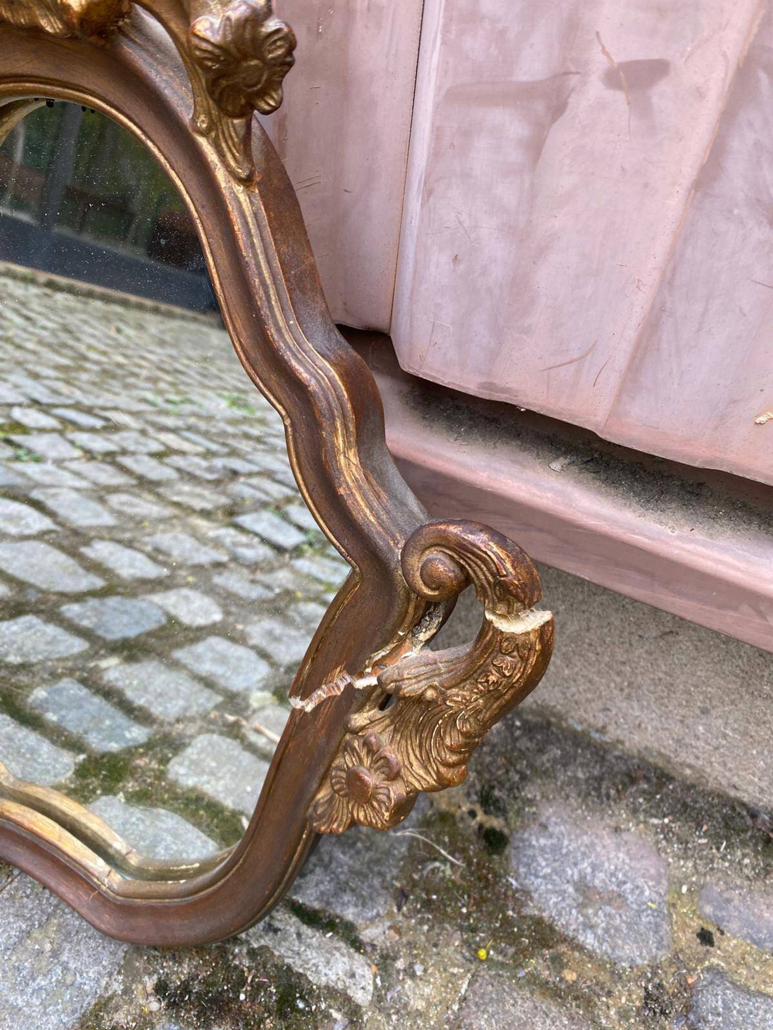 Baroque gold leaf mirror in the Louis XV style from the 19th century.