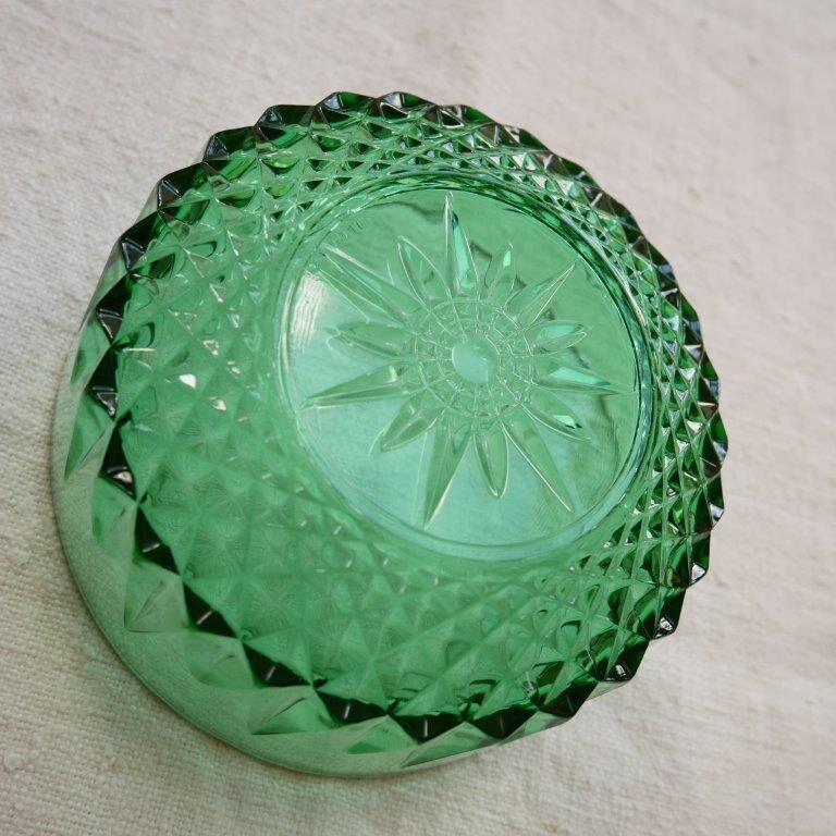Candy or sugar maker in green glass Arcoroc